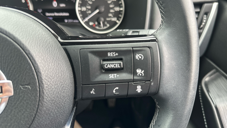 Nissan Qashqai 1.3 DiG-T MH N-Connecta 5dr Petrol Hatchback